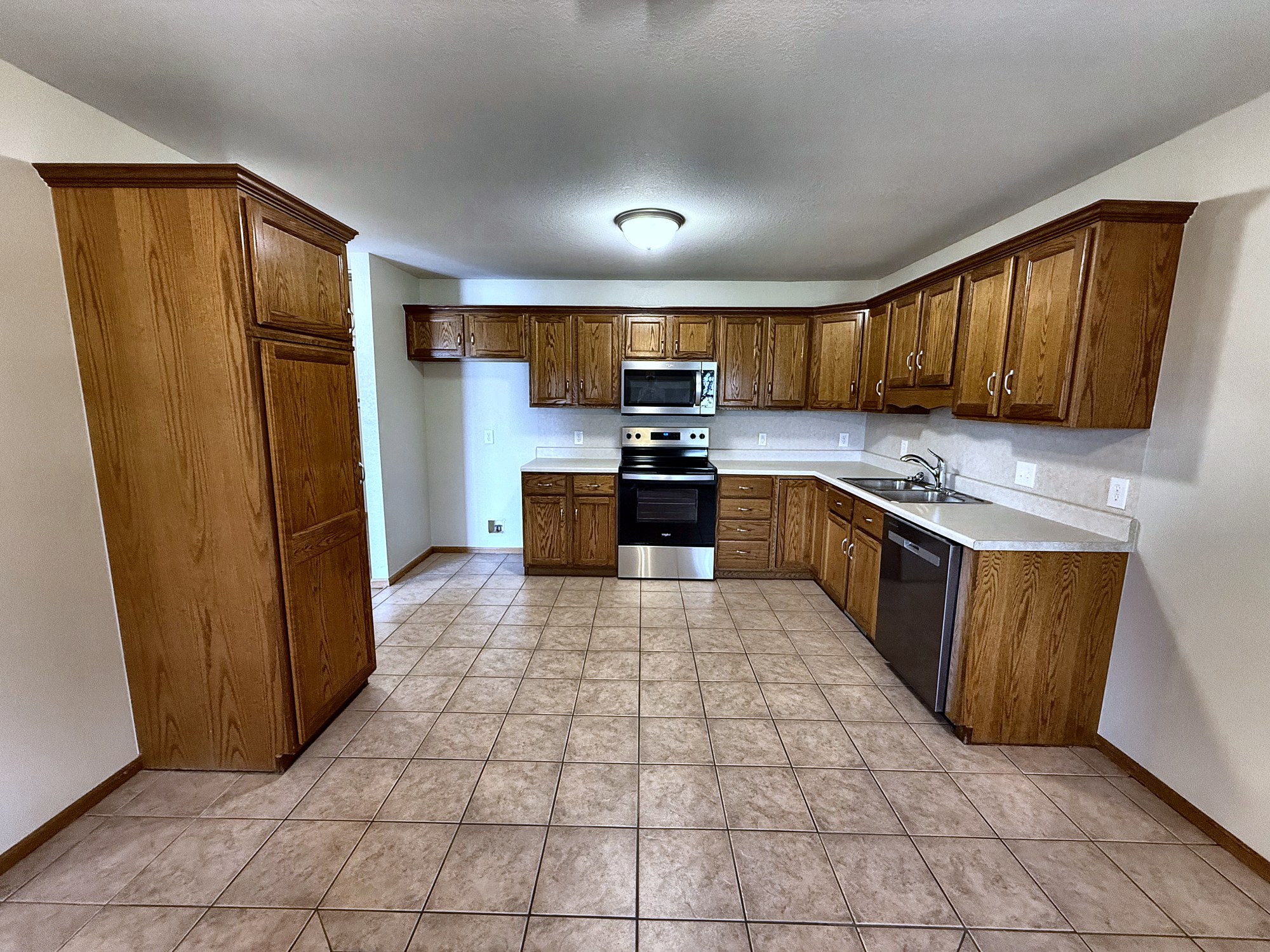 Kitchen & pantry